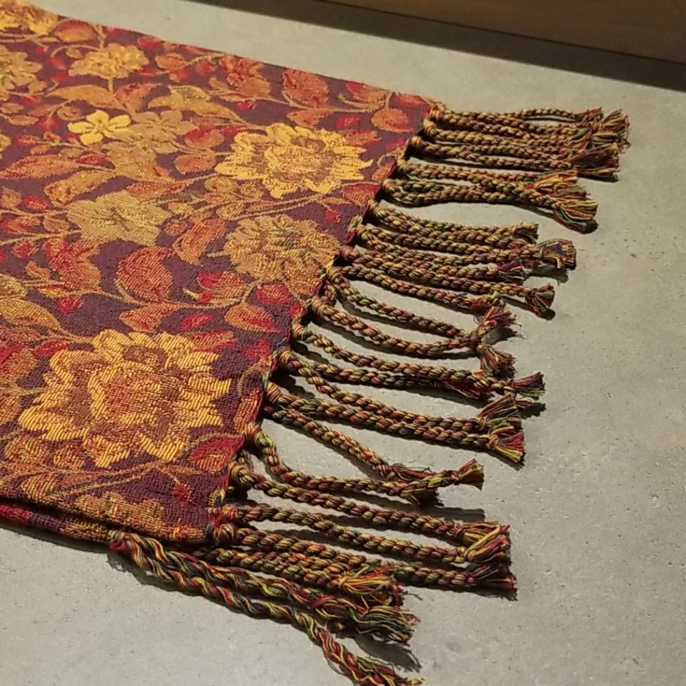Table Runner - Picture 2 of 3